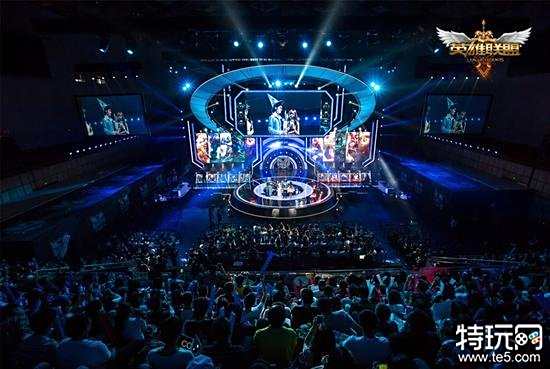 持着冷静与 持着冷静与