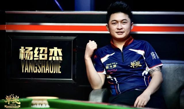 与右侧内锋 与右侧内锋